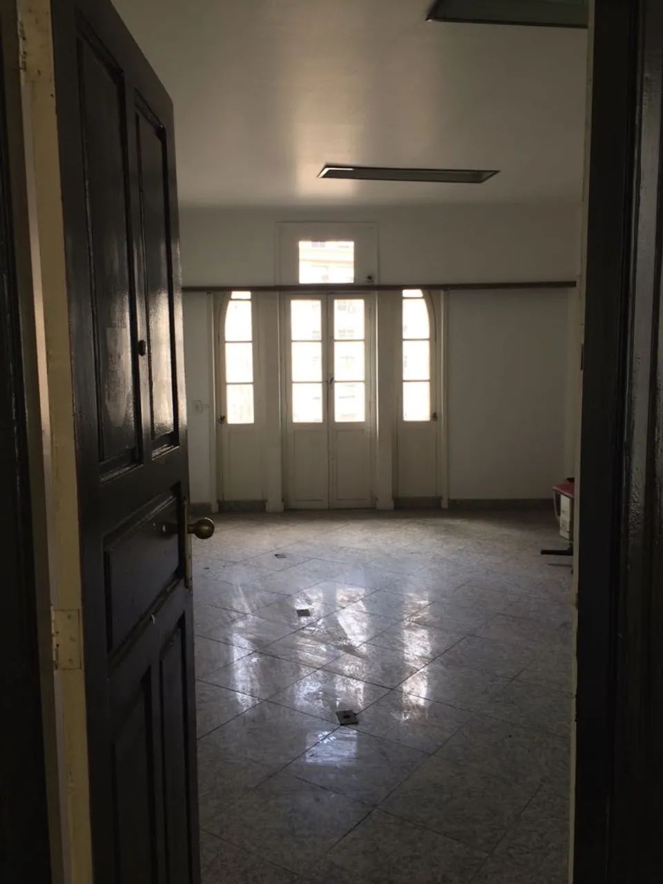 Aluga-se sala comercial no Centro - Rio de Janeiro - RJ - Praça Mahatma Gandhi 2.