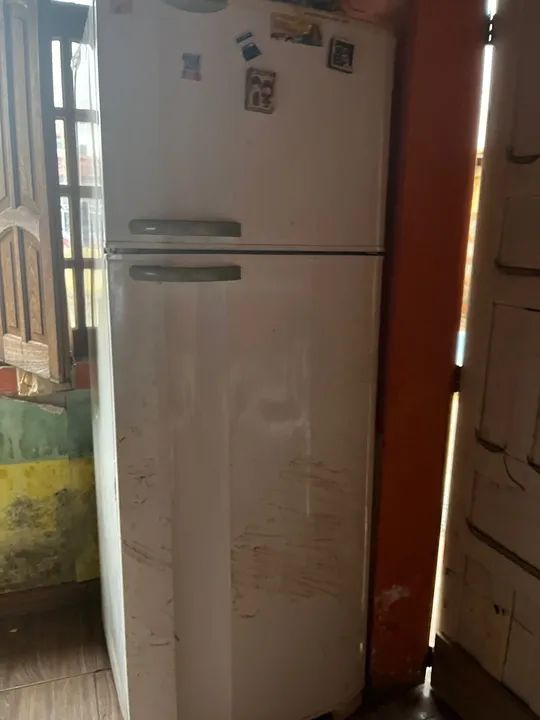 Vende-se Geladeira Frost Free