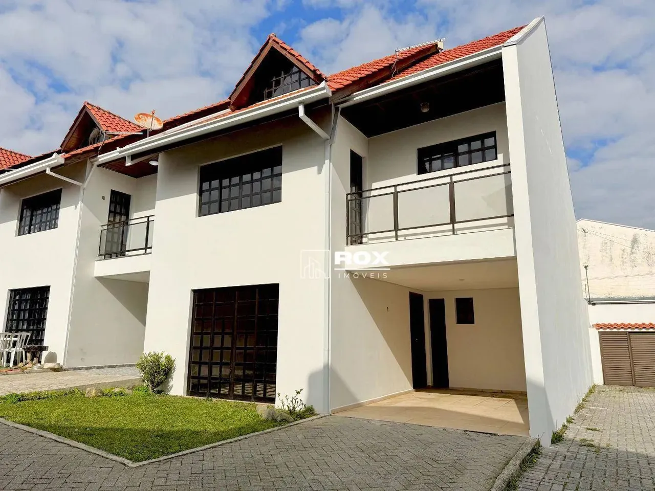 Sobrado Triplex com 3 quartos à venda, 142 m² por R$ 749.900 - Bacacheri, Curitiba/PR