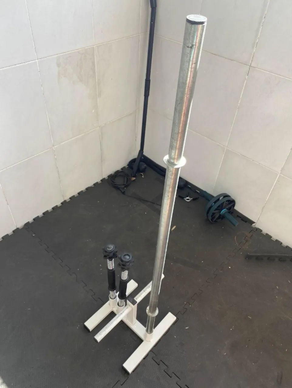 Suporte P/ Exposição De Anilhas E Barras Academia Musculação + Anilhas - Foto 2