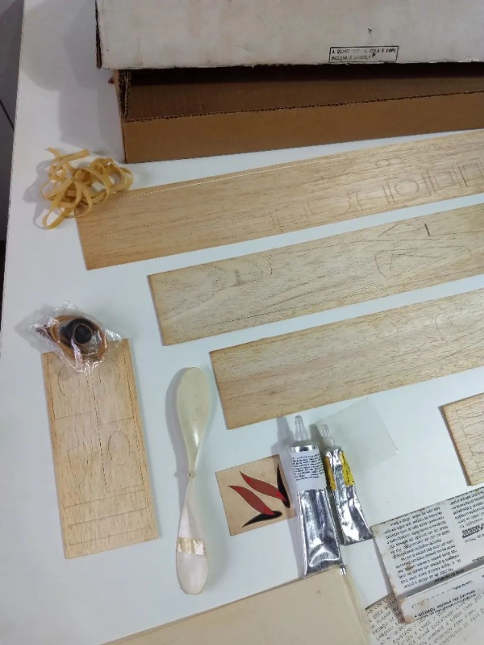 Antigo Kit Para Montar Aeromodelo Vespinha Movido A Elástico Madeira Balsa - Foto 5