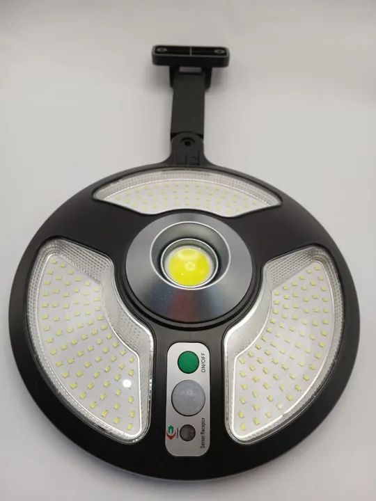 Luminária solar com sensor de movimento e controle remoto. - Foto 5