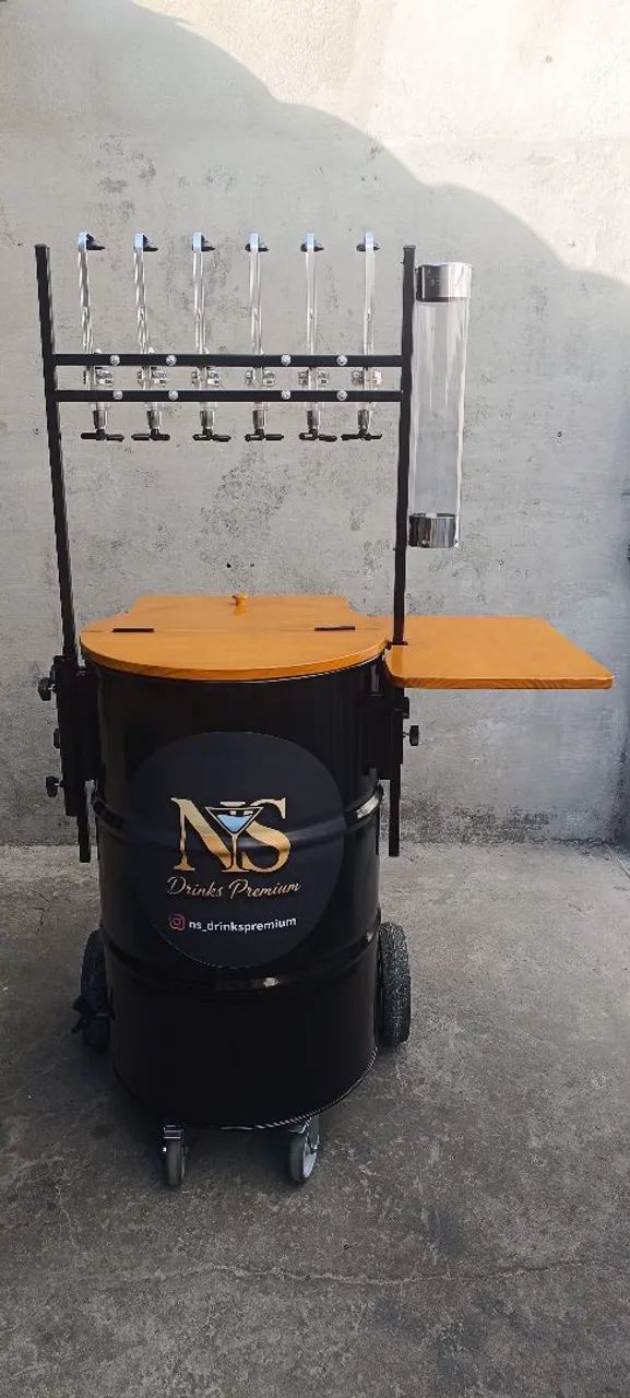 Carrinho de drinks personalizado 