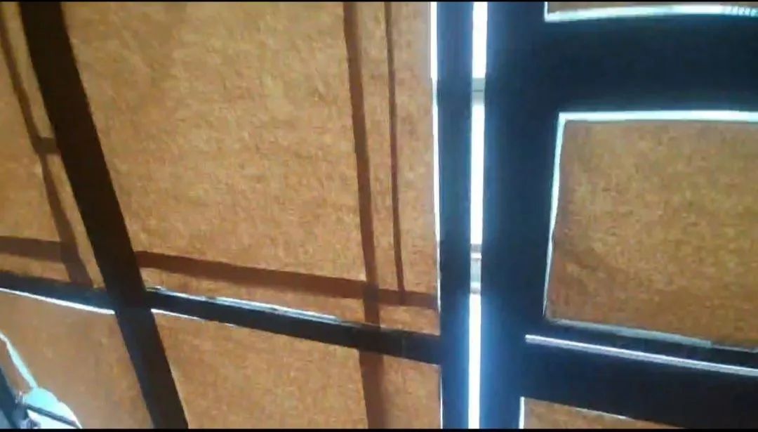 Porta pra sala e janela toda de vidro - Foto 4