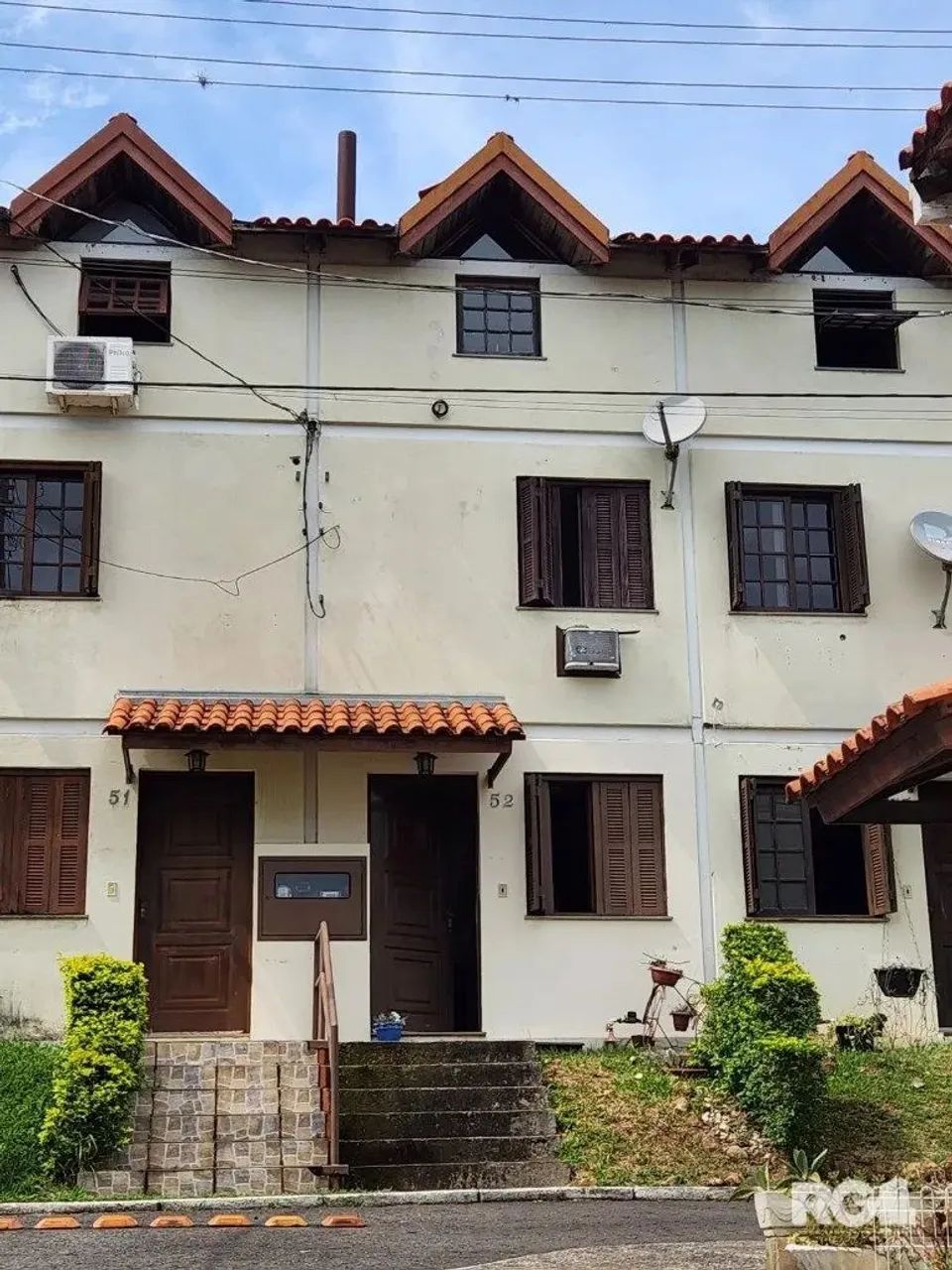 Uma bela casa muito ensolarada de 3 pisos com dois quartos e sótão. Vaga para um carro. Pl - Foto 3