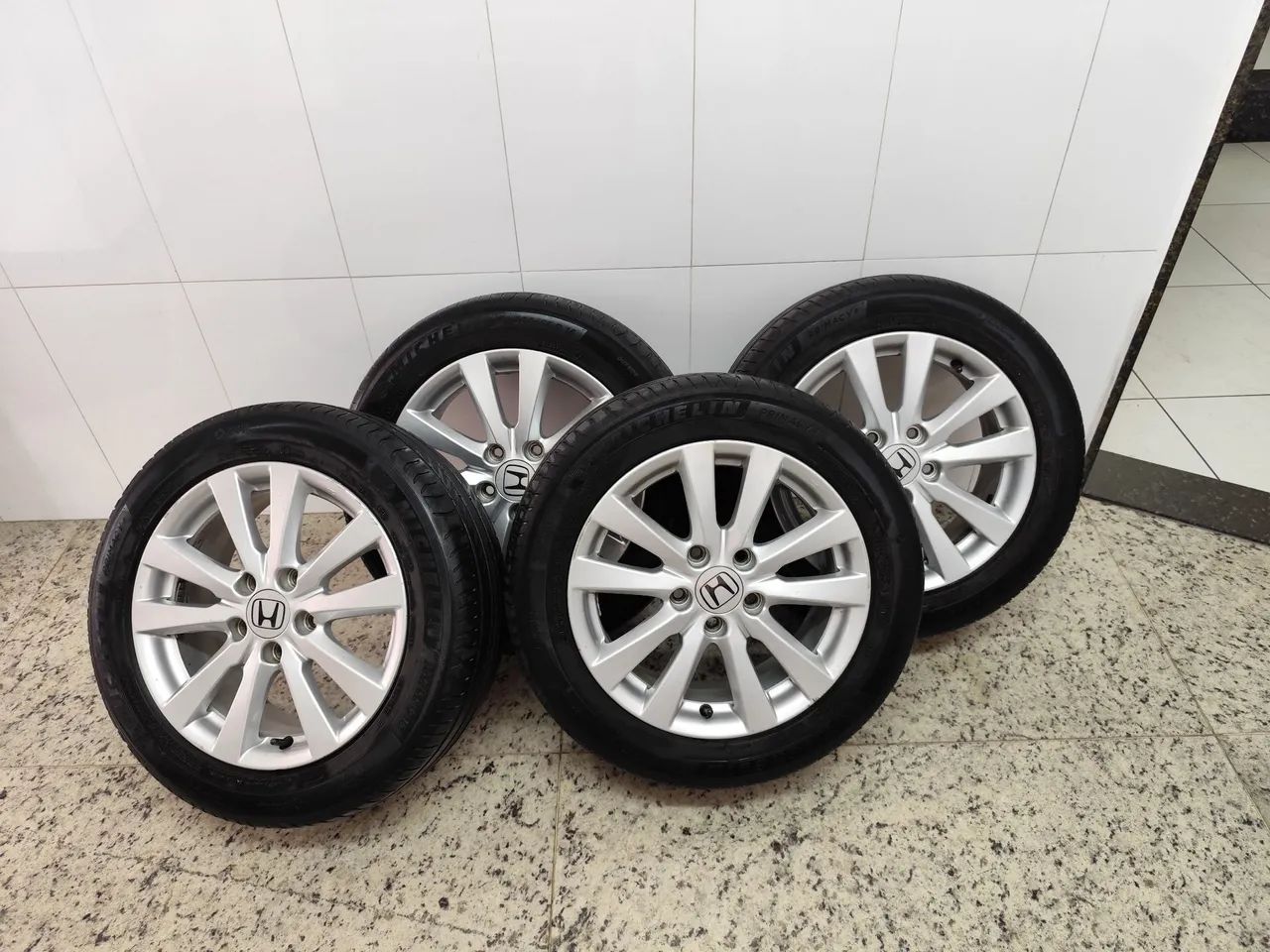 RODAS CIVIC G9 originais + 4 pneus MICHELIN Primacy 4
