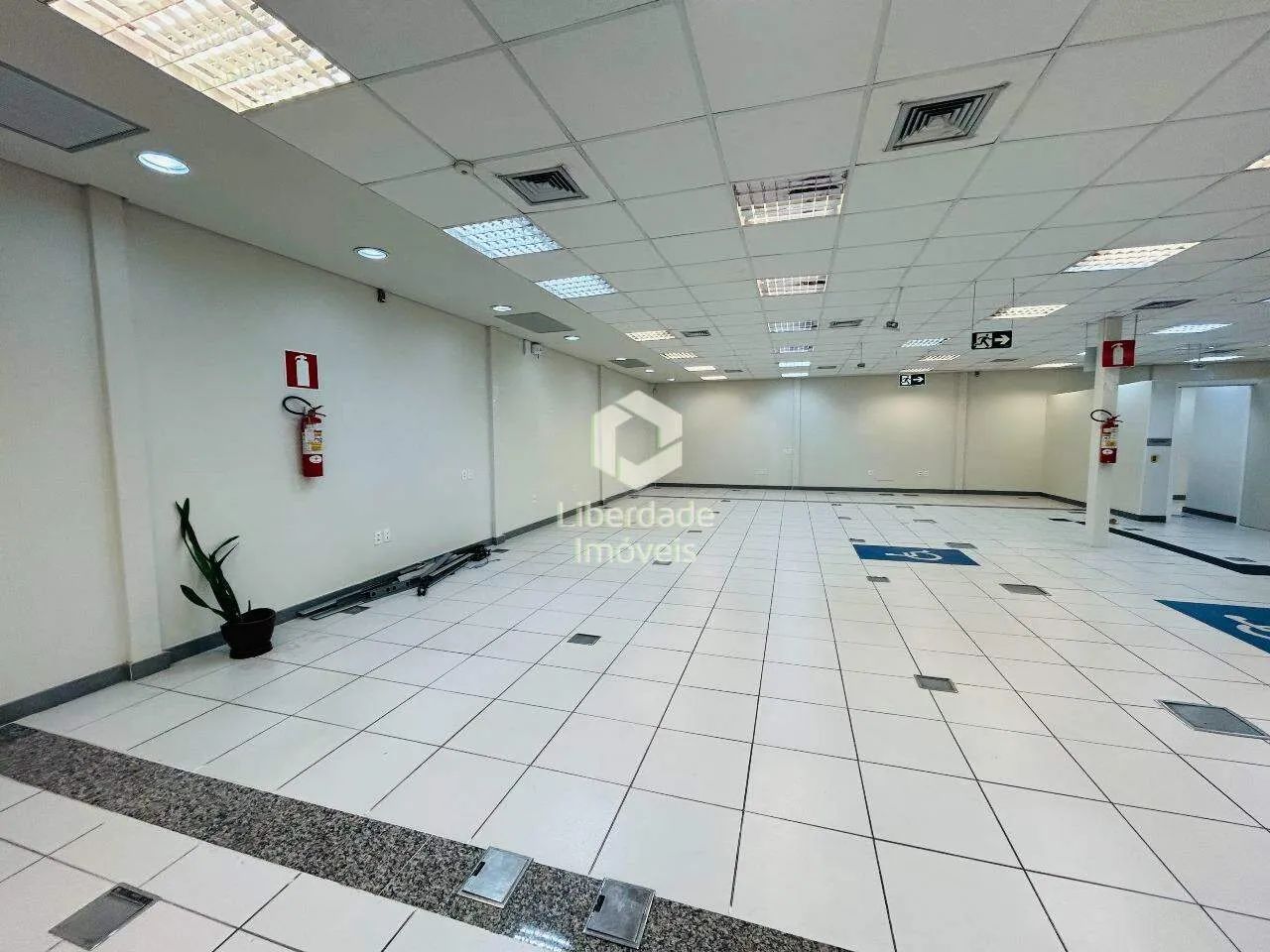 Loja para aluguel no Coração Eucarístico, Belo Horizonte, - Foto 3