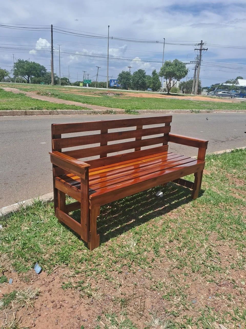 Lindo banco 03 lugares feito com madeira de pallet  - Foto 3