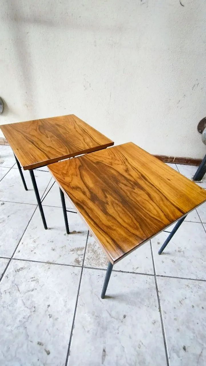 Par de mesinhas laterais 