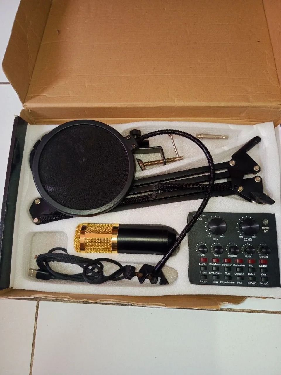 Microfone Condensador Profissional para Streaming e Gravação