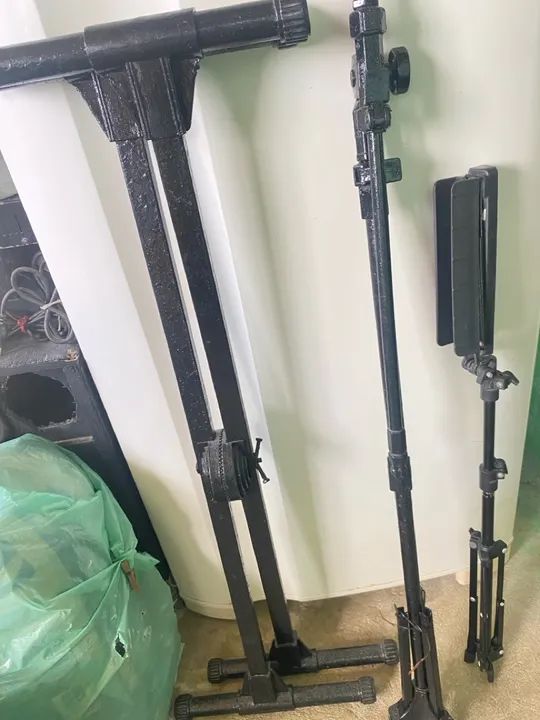 TECLADO YAMAHA PSR-S650 /TECLADO COM MESA, PEDESTAL DE MICROFONE E DE PARTITURAS - Foto 2