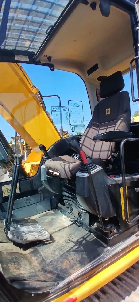 Escavadeira JCB JS130 LC ano 2021 com 3260 horas, em São Paulo  - Foto 4