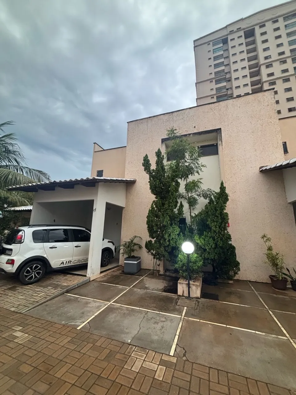 Sobrado 2 suítes na 706 sul