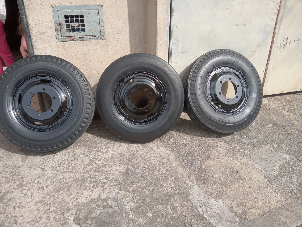 Rodas e Pneus para Caminhão
