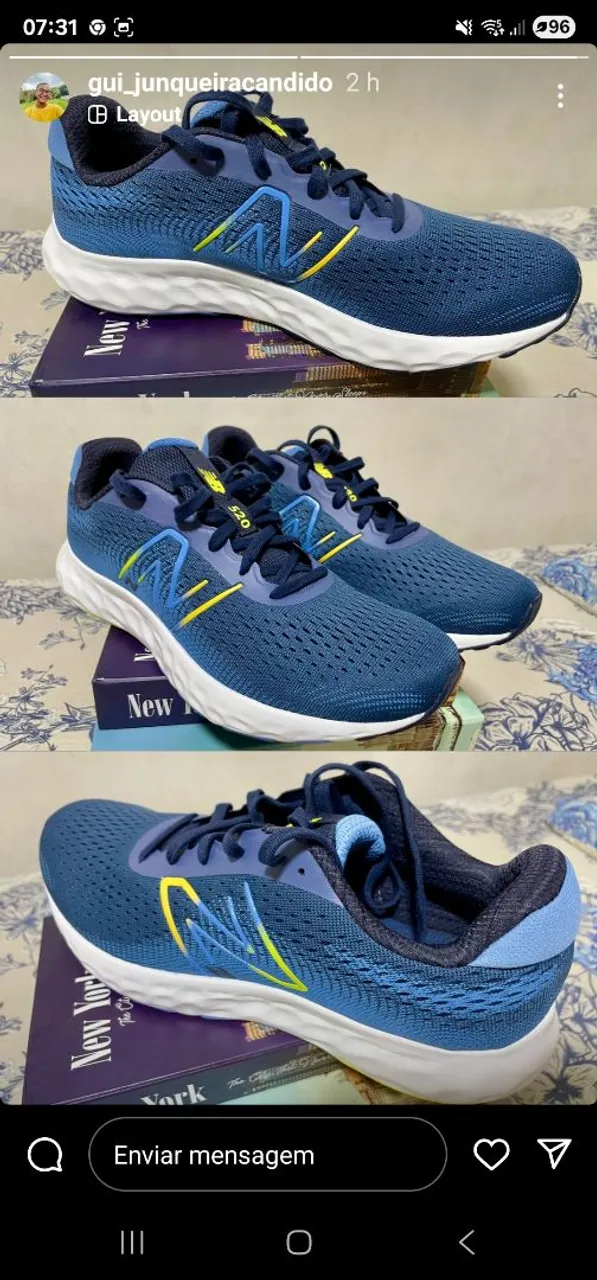Tênis New Balance Azul com Detalhes Amarelos