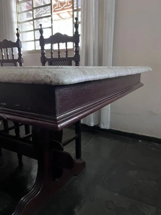 Mesa de Jantar em Madeira Maciça com Tampo de Mármore - Foto 4
