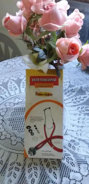 Estetoscópio novo na caixa