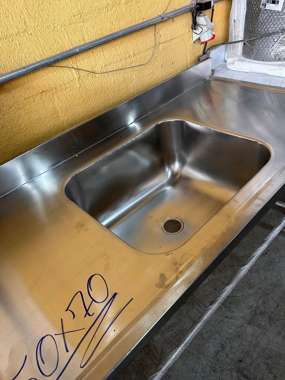 Mesa de inox com pia  - Foto 3