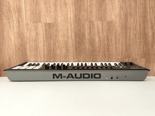 Teclado Controlador M-AUDIO OXYGEN 49 (Capa Bag | Cabo MIDI-UBS | Suporte | Pedal Sustain) - Foto 3