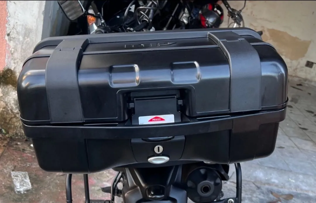 Baú Top Case Givi Trakker 33 litros