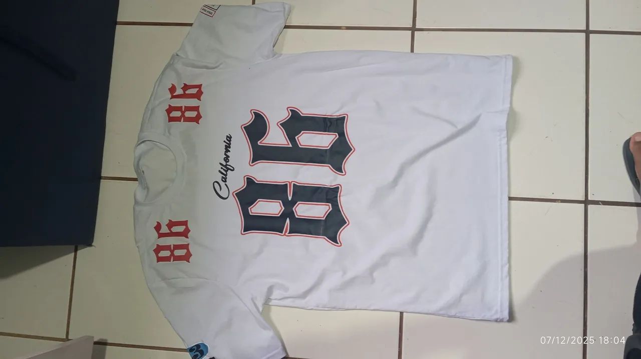 Camisa branca anos 2000