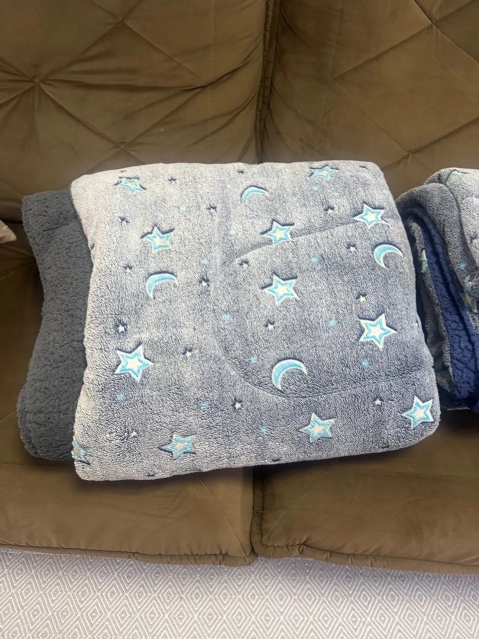 Cobertor Estrelas e Luas - Conforto e Decoração