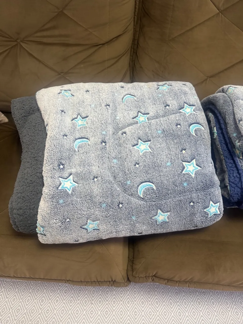 Cobertor Estrelas e Luas - Conforto e Decoração