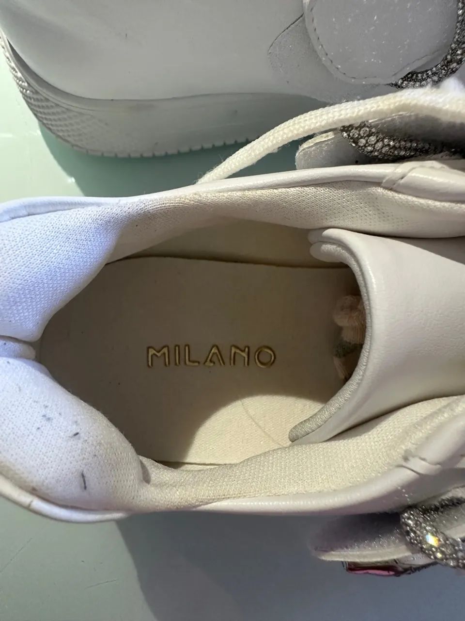 Tênis Branco com Detalhes em Strass  N° 35 - Foto 2