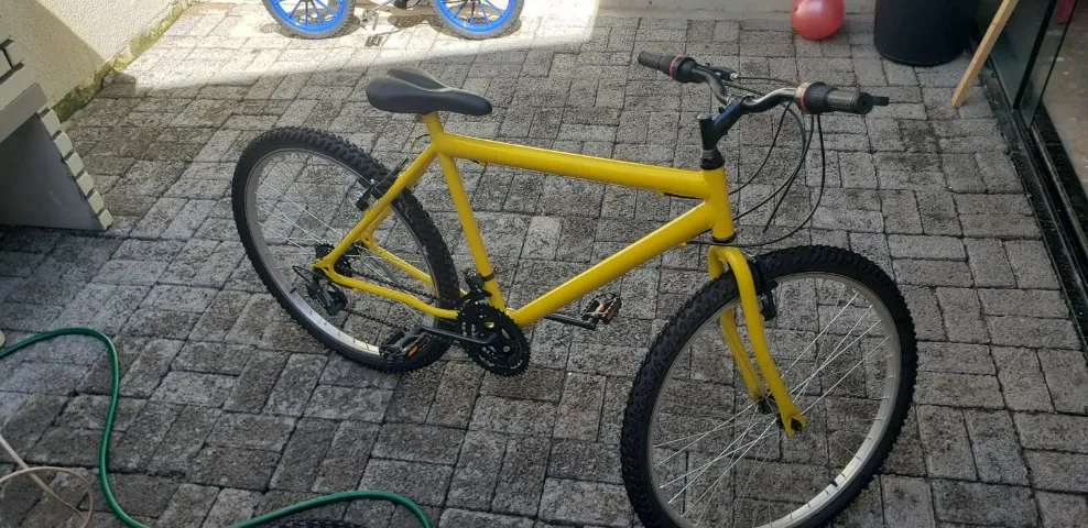 Bicicleta aro 26 amarela