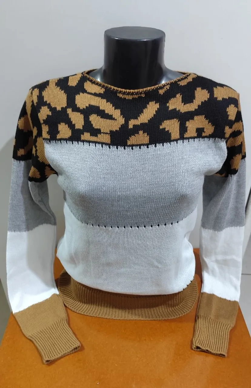 Suéter Feminino com Estampa Animal Print e Detalhes Coloridos