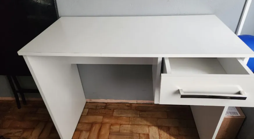 Escrivaninha + Cadeira de escritório