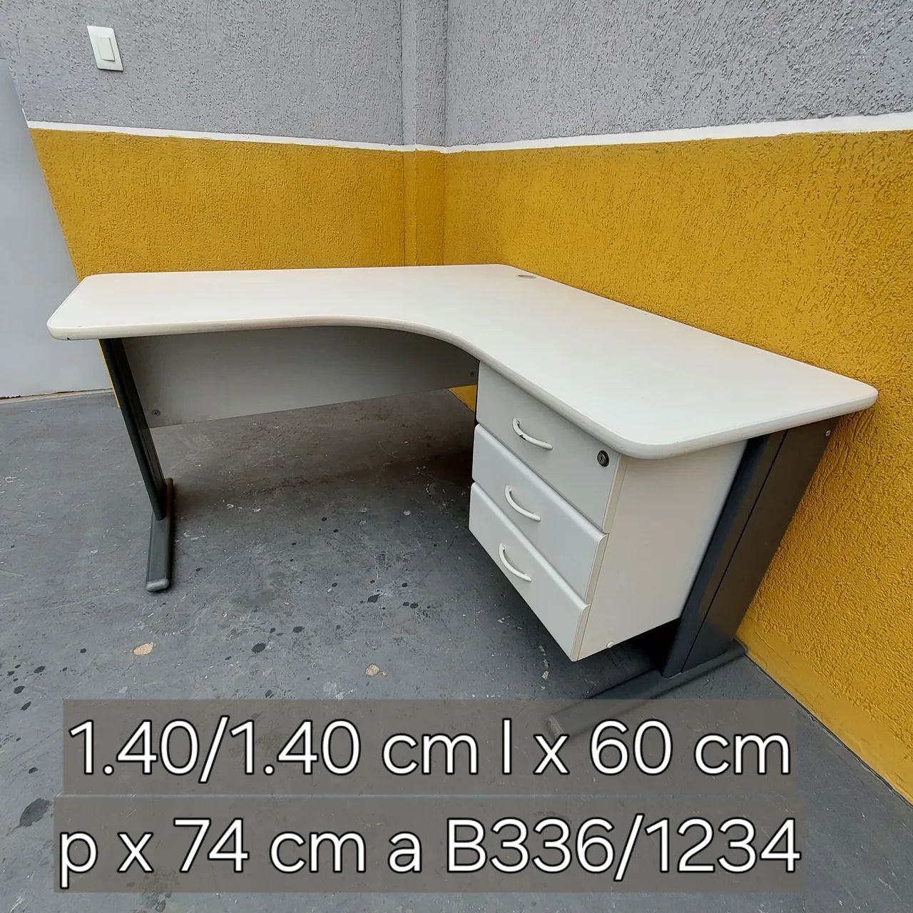Mesa de Escritório em L com Gaveteiro 1.40x1.40 cm - Foto 3