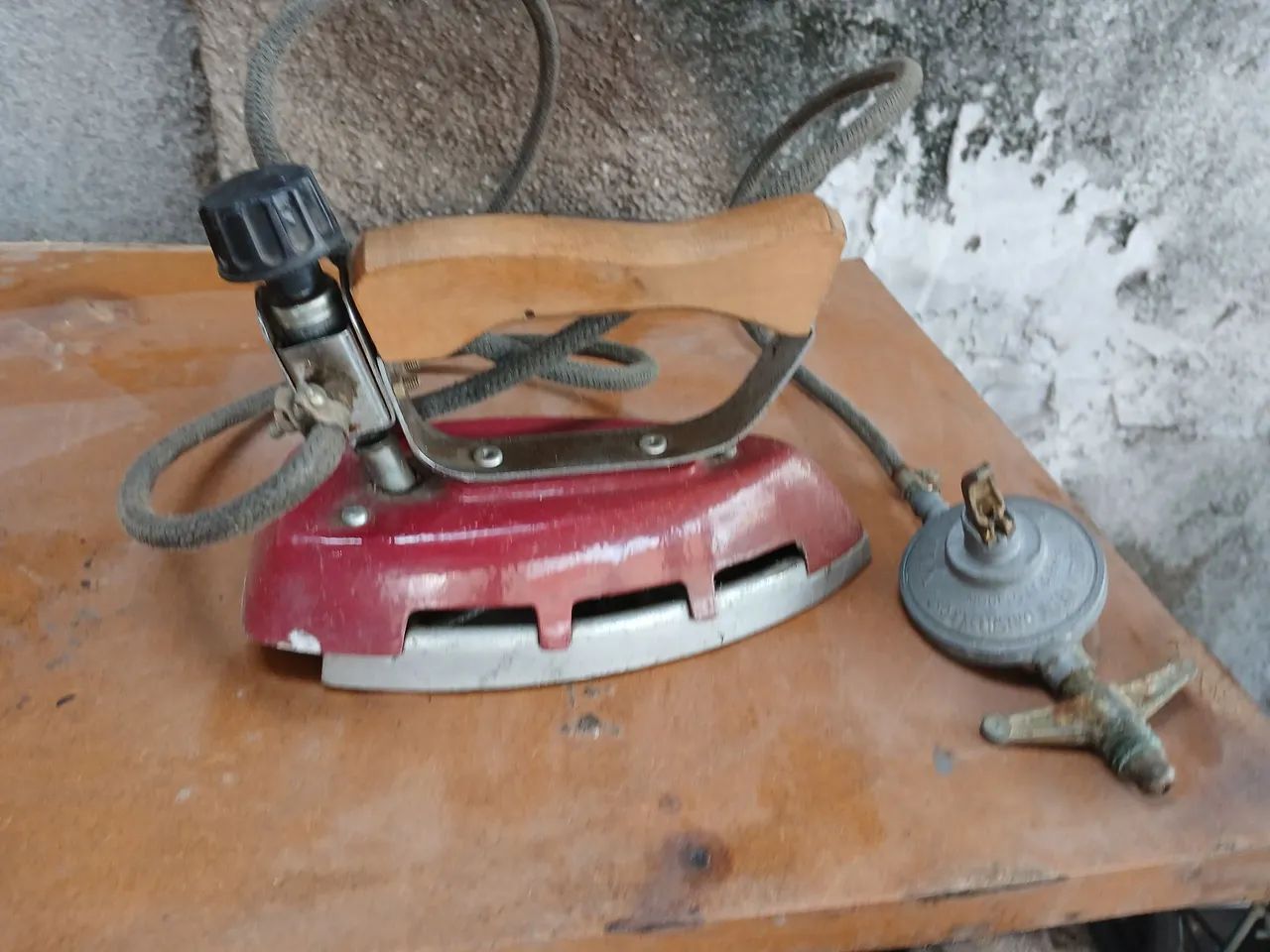 Ferro de passar a gás antigo - Raridade!