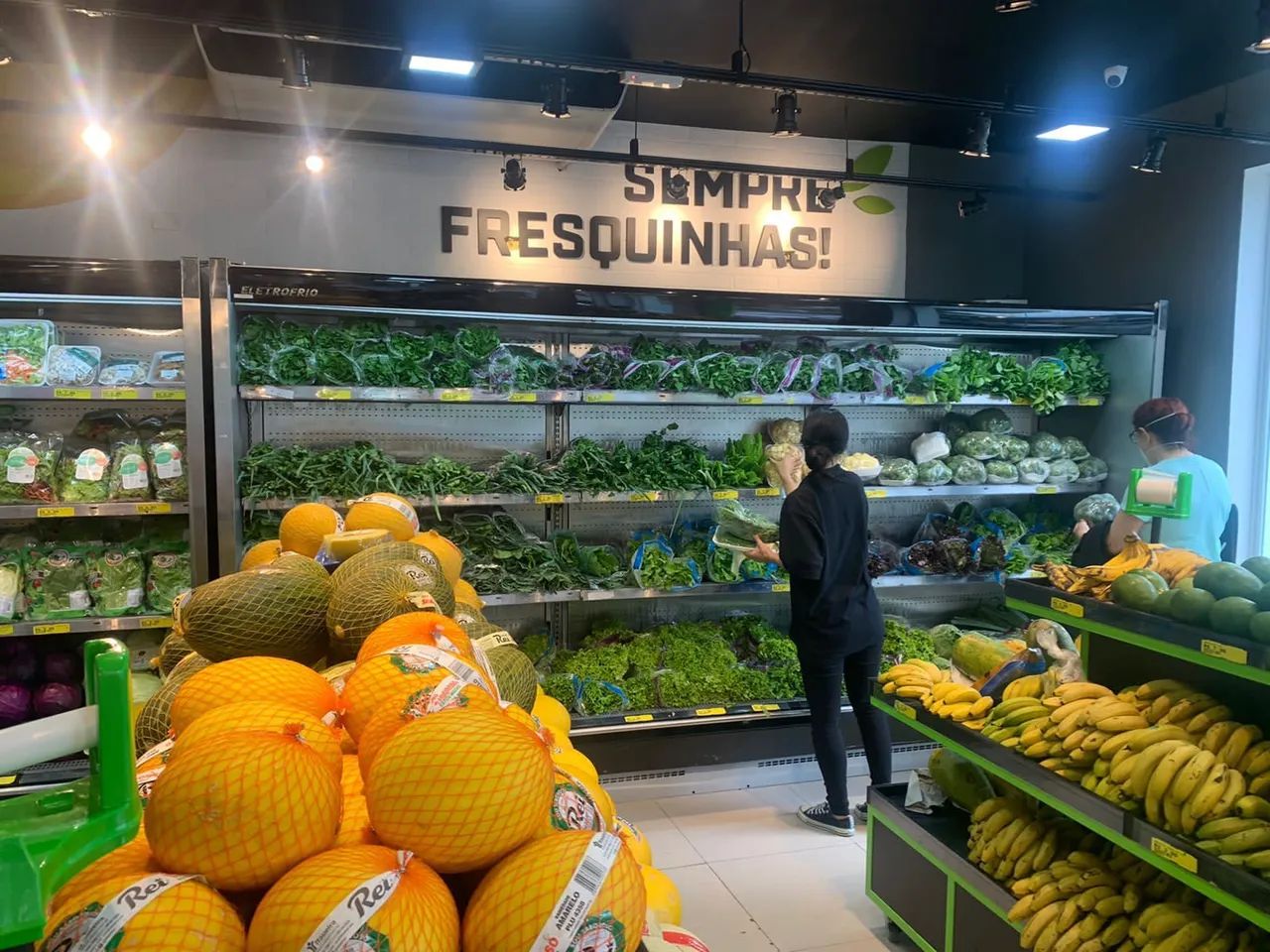 Balcão de resfriado sem portas.