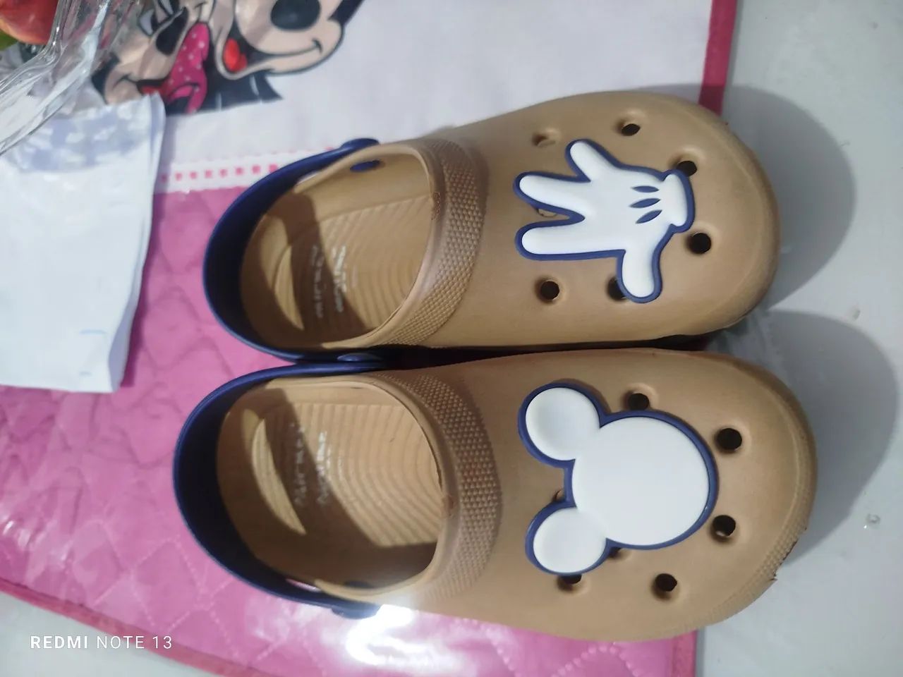 Sandália Mickey Mouse Crocs Infantil