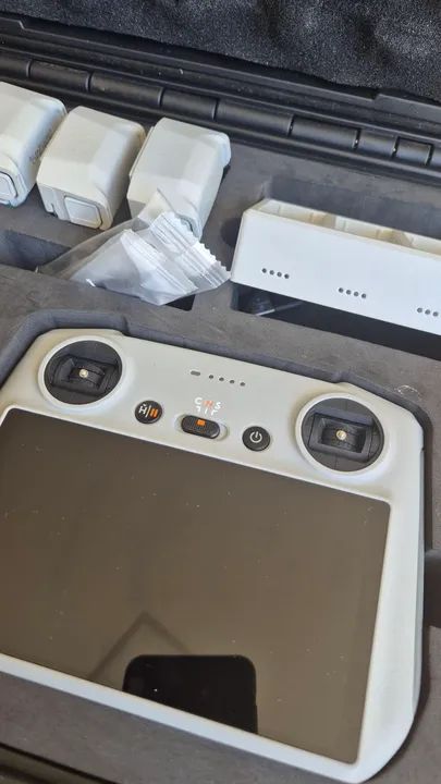 Drone DJI Mini 3 PRO com tela 3 baterias Fly More PLUs - Foto 2