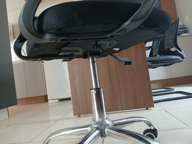 CADEIRA DE ESCRITÓRIO GIRATÓRIA E FIXA - Foto 5