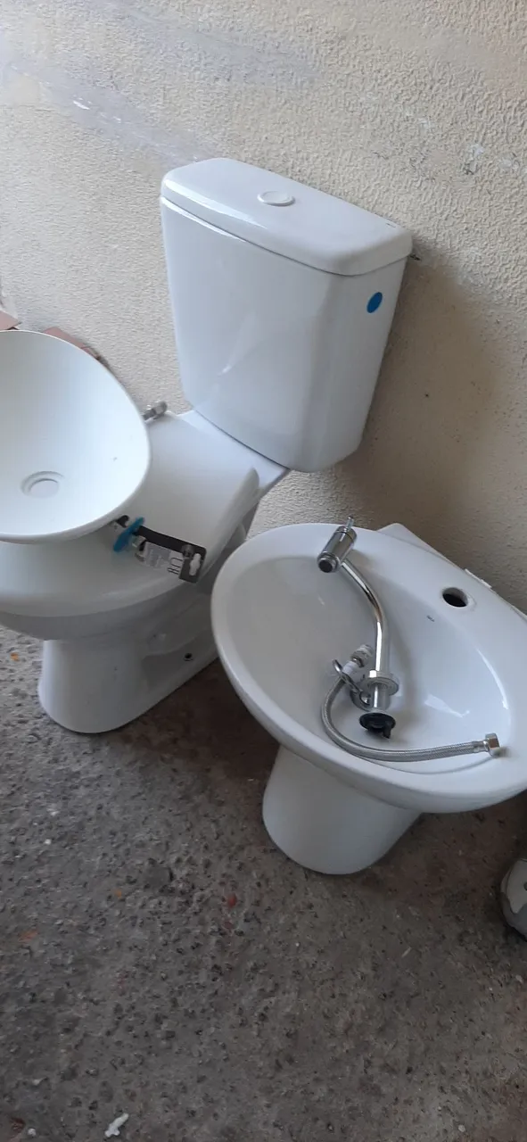 Vaso sanitário com caixa acoplada mais pia lavatório banheiro,  mais  cuba, tudo deca