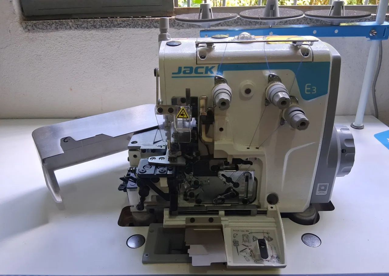 Maquina de Costura Overlock Jack E3. (Muito Nova) - Foto 3