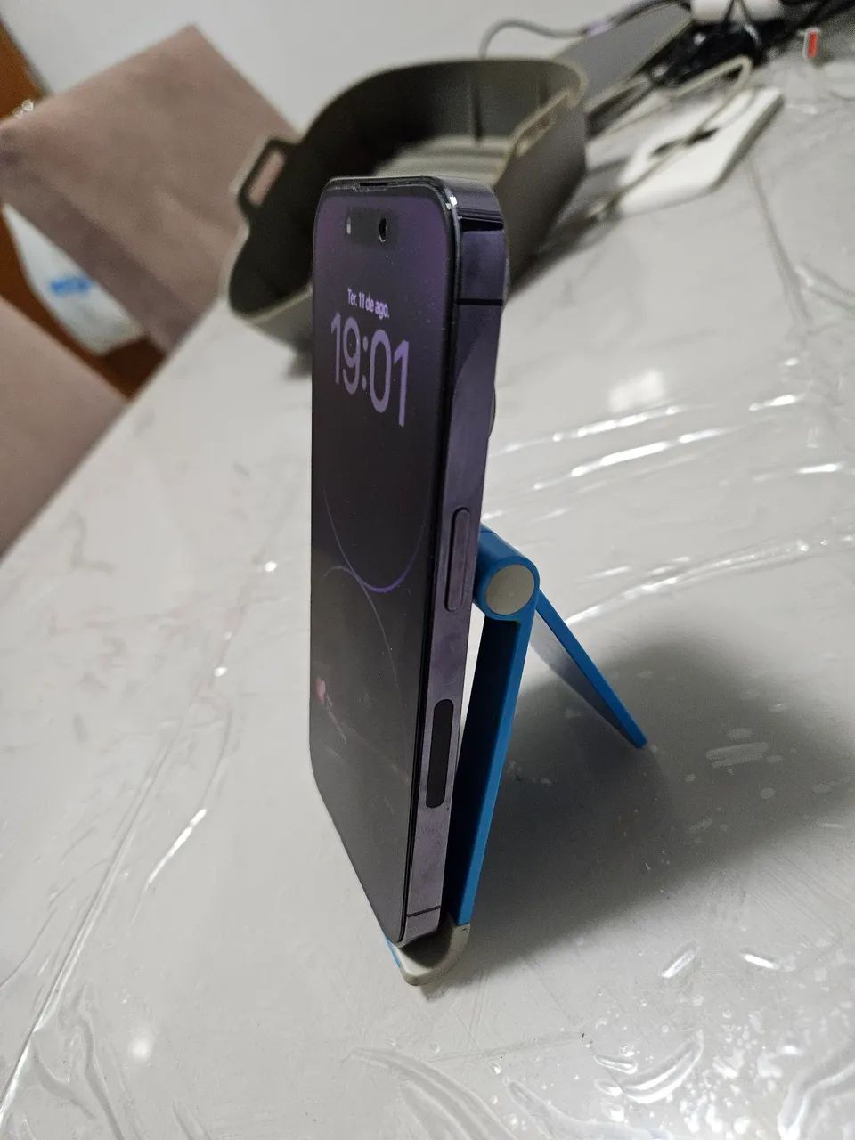 Vendo iphone 14 pro, na cor roxo, 128 gb,com saúde da bateria de 77% - Foto 3