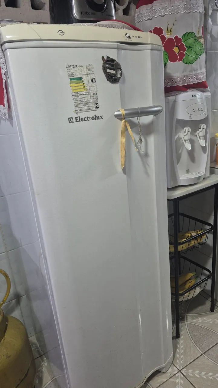 Vende-se uma frezee 