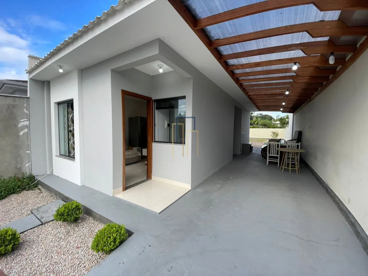 Linda casa a venda no Centro de Canelinha, pronta para morar!
