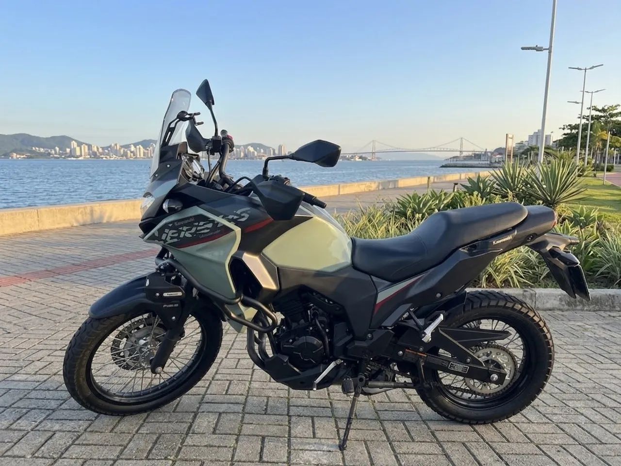 Kawasaki Versys 300 3.700 km leilão de financeira - Foto 2