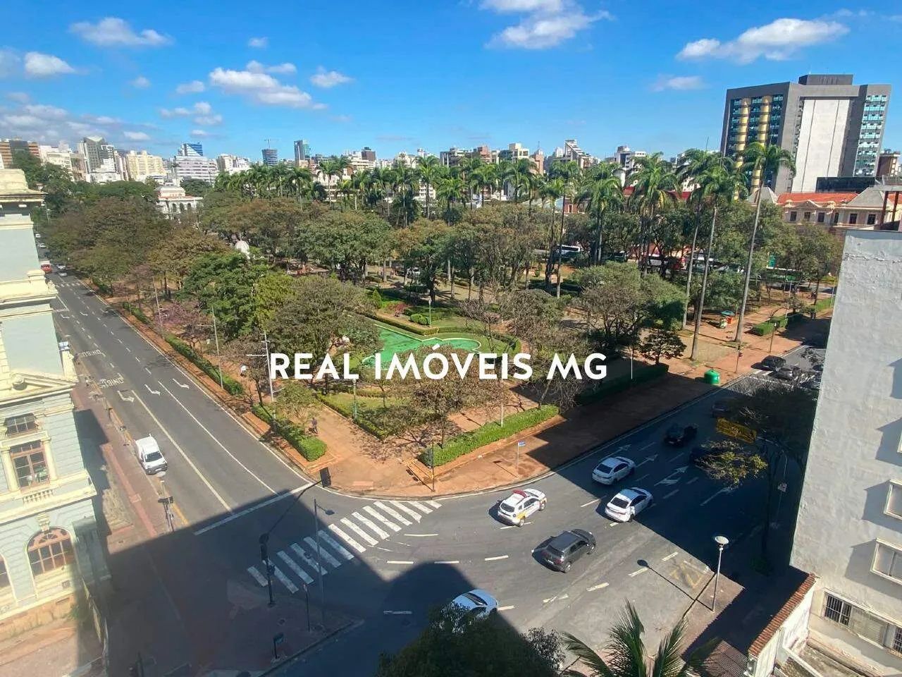 Apartamento para alugar com 4 quartos e 2 vagas com vista para a Praça da Liberdade