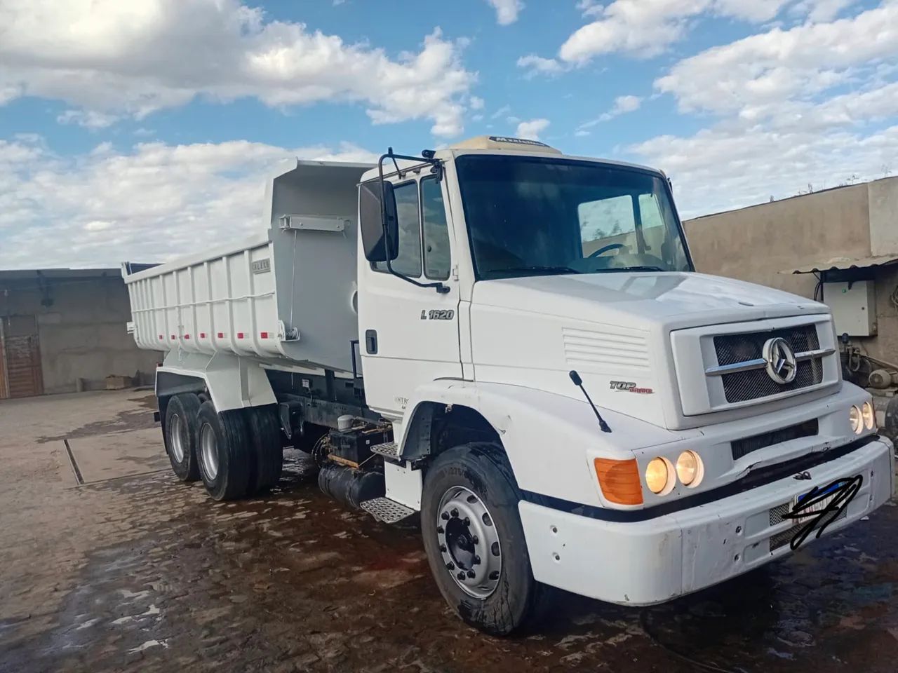 L1620 Mercedes bens ano 2007
