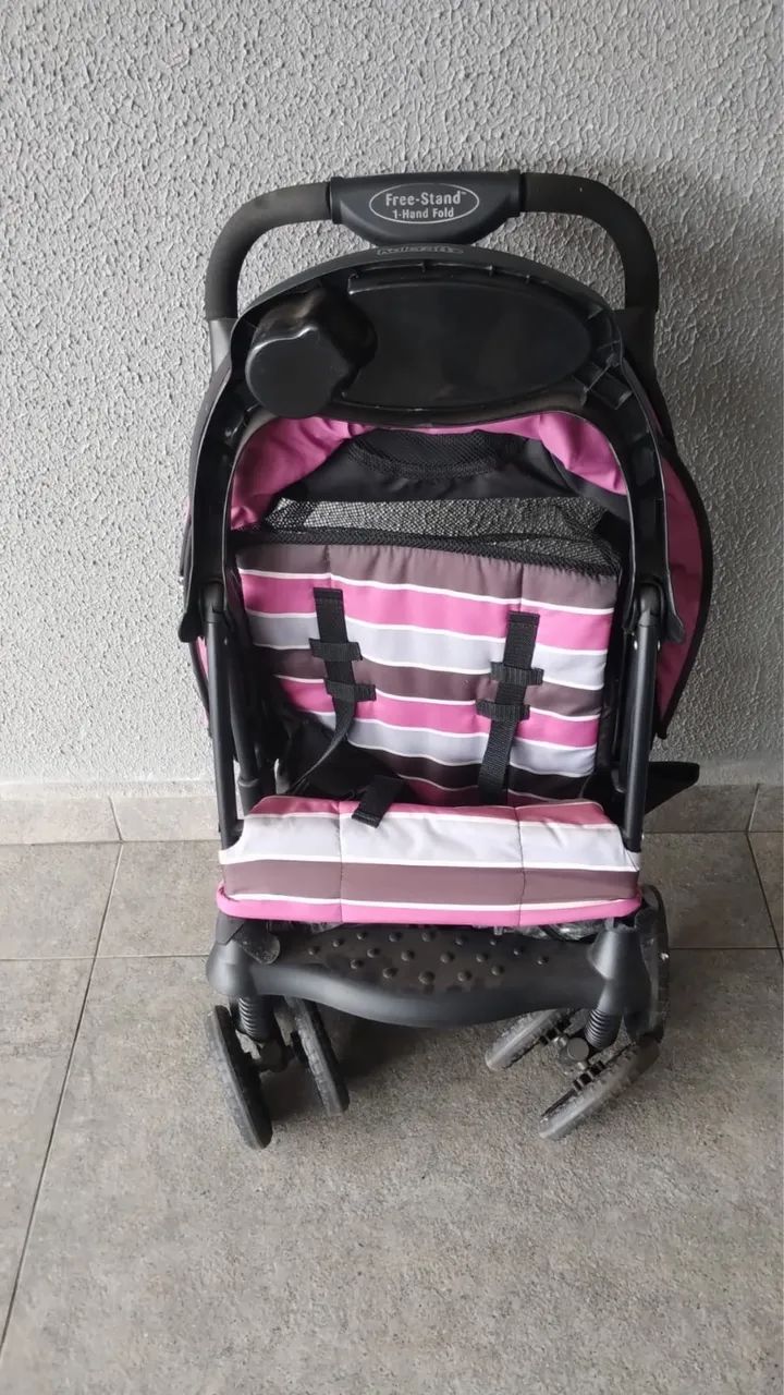 Carrinho de bebê Kolcraft leve e compacto (fecha com uma mão) - Foto 4