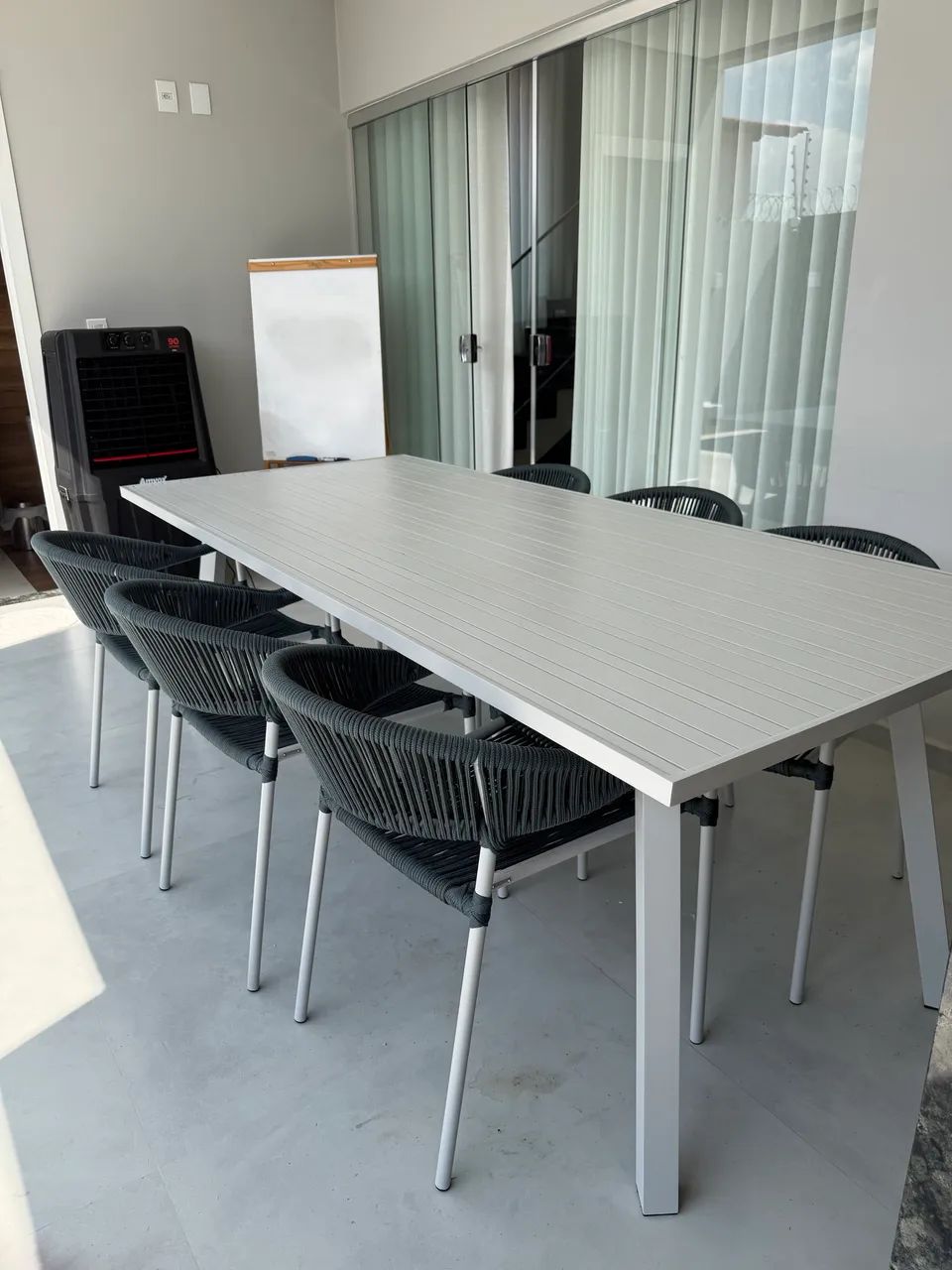 Mesa com 6 cadeiras para área externa
