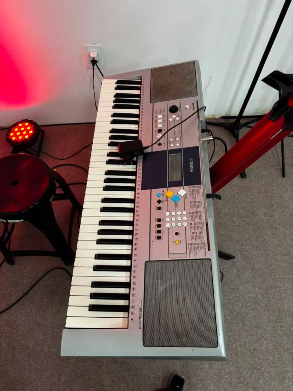 Teclado Yamaha PSR-E323 - Foto 4