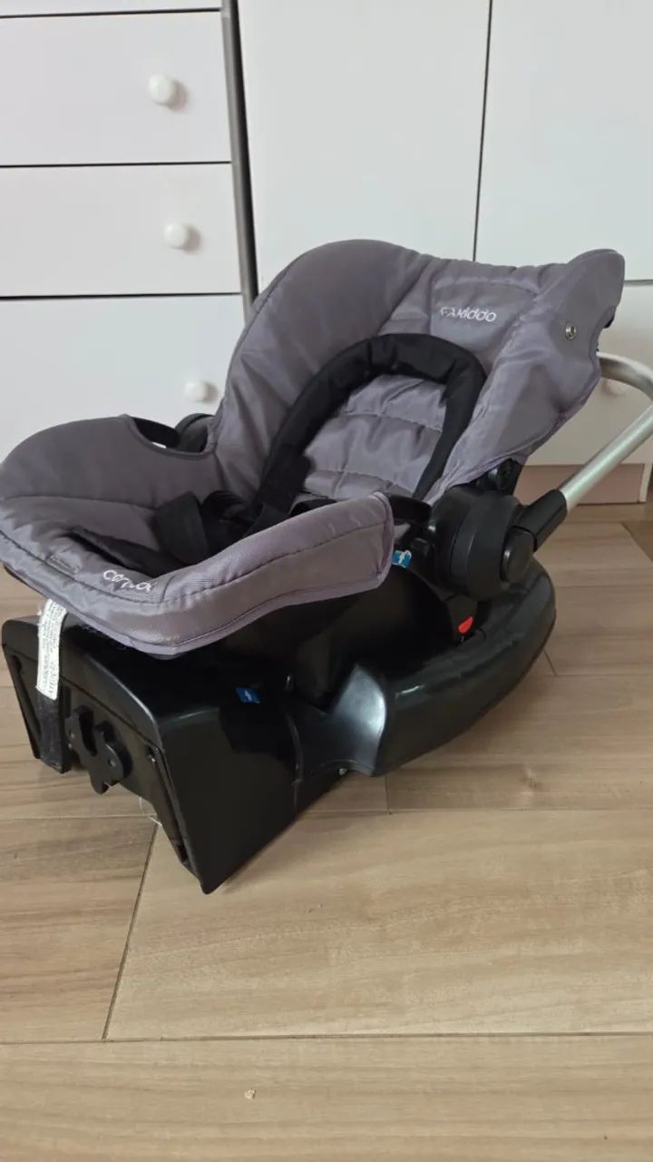 Bebê conforto Kiddo com base Isofix