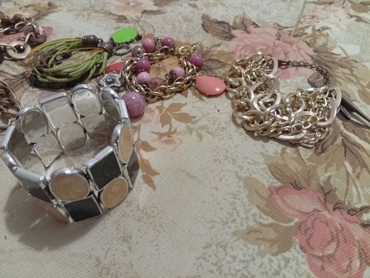 Lote 6 Pulseiras Variadas - Estilos Boho, Moderno e Casual - Foto 4